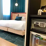 מלון Western Crystal, Hotel,bar &