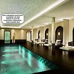 Western Crystal, Hotel,bar & מלון נאנסי