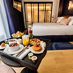 Western Crystal, Hotel,bar & Szálloda