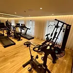 Western Crystal, Hotel,bar & מלון 4*