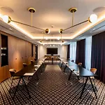 Western Crystal, Hotel,bar & נאנסי