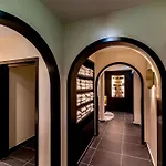 Western Crystal, Hotel,bar & 4* נאנסי