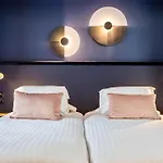 Western Crystal, Hotel,bar & Szálloda 4*