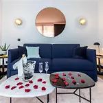 Western Crystal, Hotel,bar & נאנסי