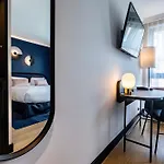 Western Crystal, Hotel,bar & מלון 4*