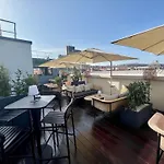 Western Crystal, Hotel,bar & Szálloda