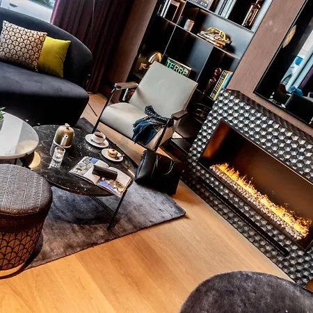 Western Crystal, Hotel,bar &