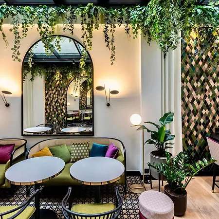 Western Crystal, Hotel,bar & Nancy