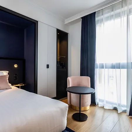 Western Crystal, Hotel,bar & Hotel