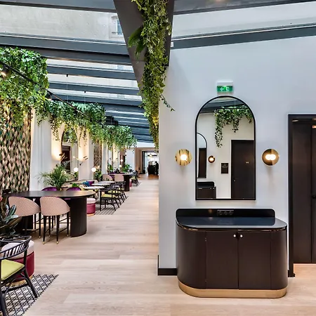 Western Crystal, Hotel,bar &