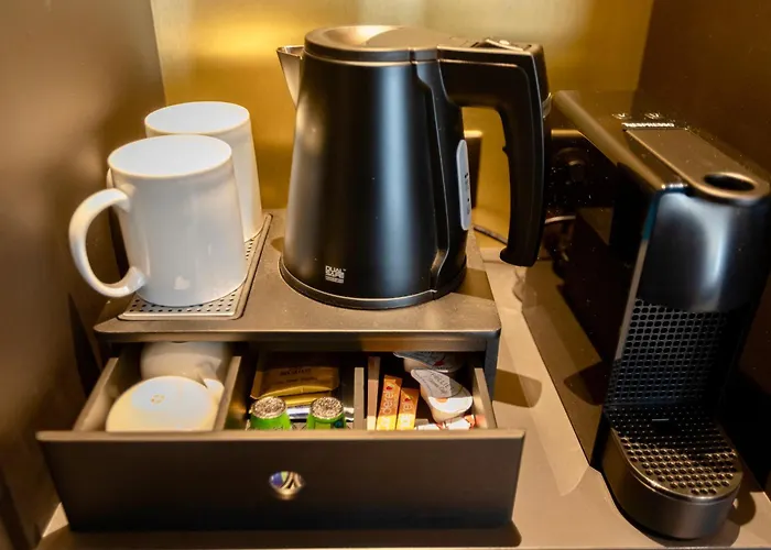 Western Crystal, Hotel,bar & Hotel