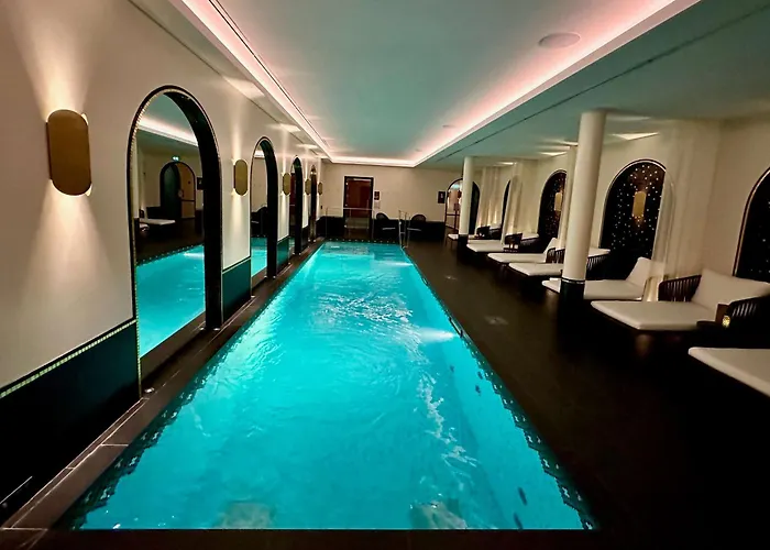 Western Crystal, Hotel,bar & Hotel