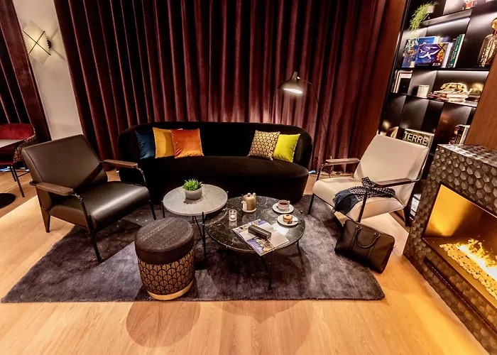 Western Crystal, Hotel,bar & Nancy