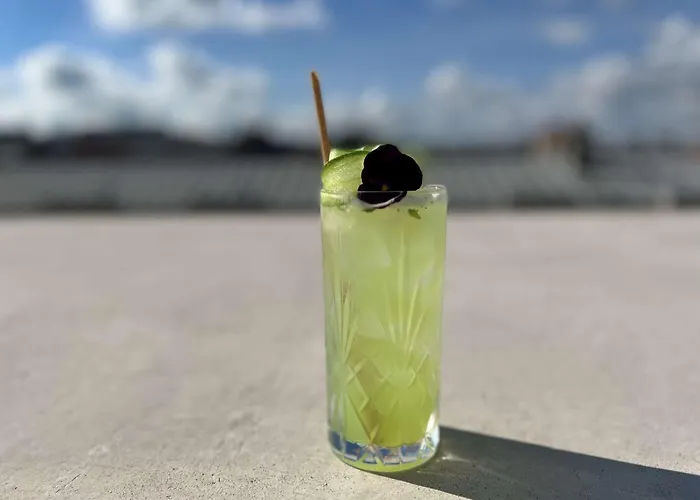 Western Crystal, Hotel,bar & Hotel