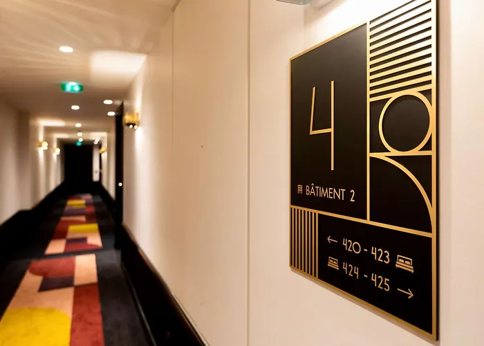 Western Crystal, Hotel,bar & Hotell 4*