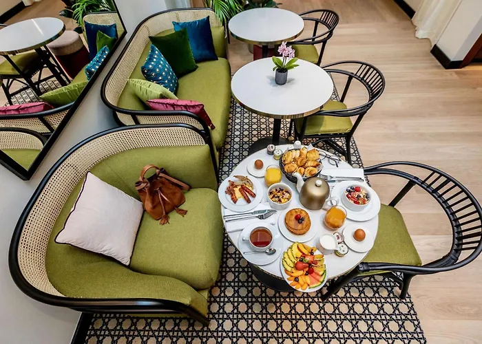 Western Crystal, Hotel,bar & Hotel