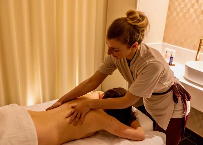 Western Crystal, Hotel,bar & Hotel