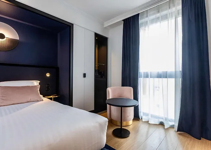 Western Crystal, Hotel,bar & Hotell