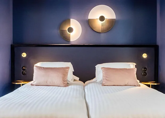 Western Crystal, Hotel,bar & Hotell 4*