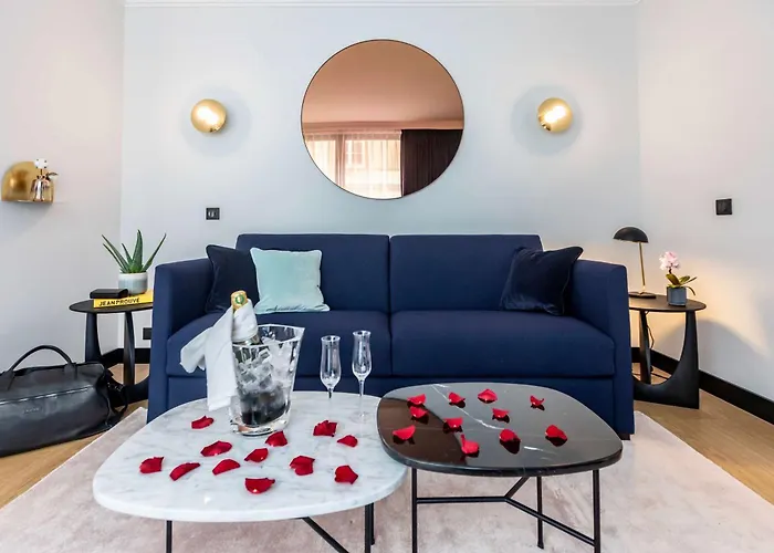 Western Crystal, Hotel,bar & Nancy