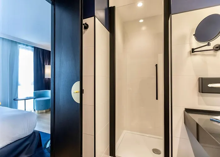 Western Crystal, Hotel,bar & 4*