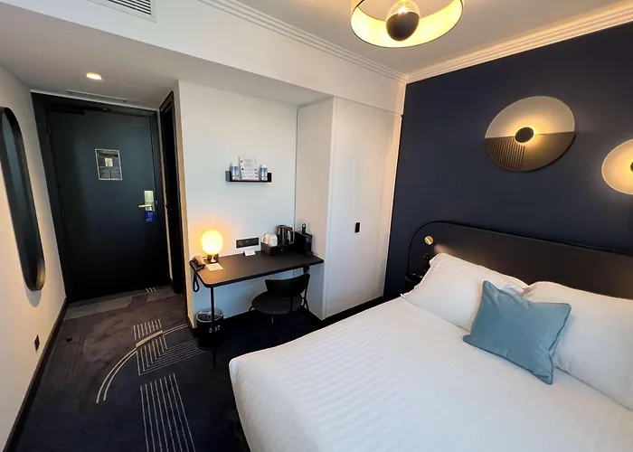 Western Crystal, Hotel,bar & Nancy