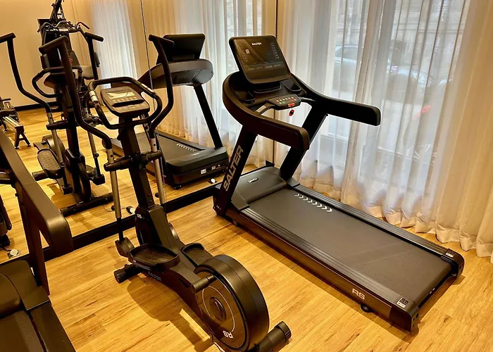 Western Crystal, Hotel,bar & Hotel