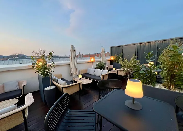 Western Crystal, Hotel,bar & Nancy