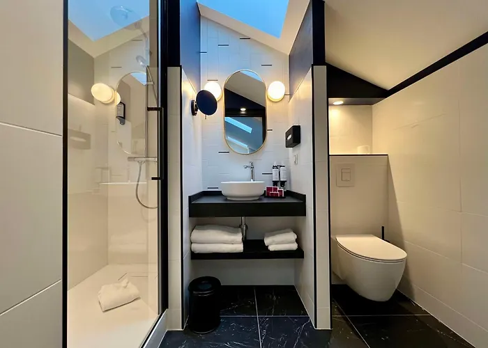 Western Crystal, Hotel,bar &