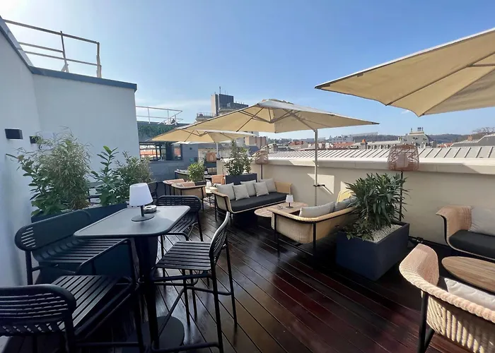 Western Crystal, Hotel,bar & Hotell